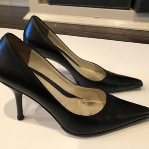 Amalfi Black Leather Pointy Toed High Heel Size 6